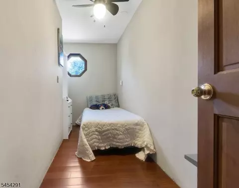 Bedroom - 150 Barbara Dr, North Plainfield, NJ 07062 photo 7 of 8