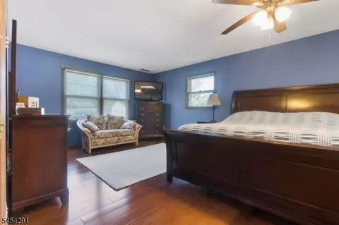 Bedroom - 150 Barbara Dr, North Plainfield, NJ 07062 photo 3 of 8