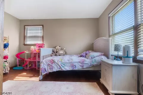 Bedroom - 150 Barbara Dr, North Plainfield, NJ 07062 photo 4 of 8