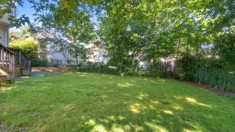 Exterior - 150 Barbara Dr, North Plainfield, NJ 07062 photo 5 of 10