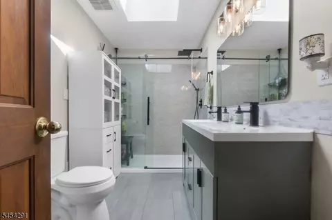 Bath - 150 Barbara Dr, North Plainfield, NJ 07062 photo 3 of 3