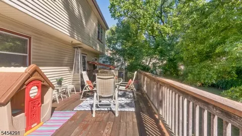 Exterior - 150 Barbara Dr, North Plainfield, NJ 07062 photo 4 of 10