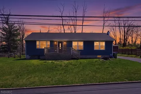 314 Greenwich St, Stewartsville, NJ 08886