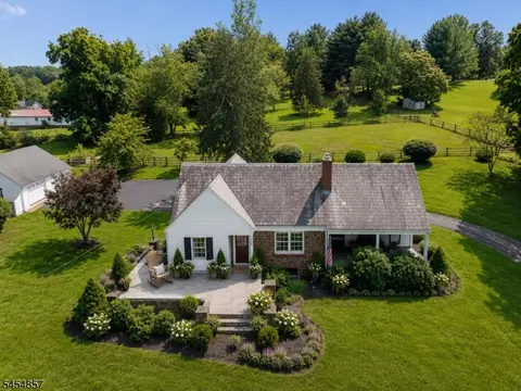 208 Race St, Pittstown, NJ 08867