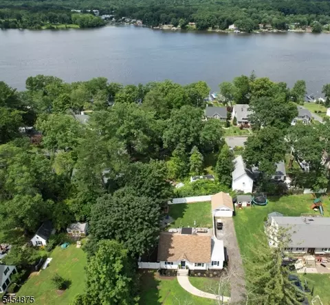 58 Ramapo Rd, Hewitt, NJ 07421