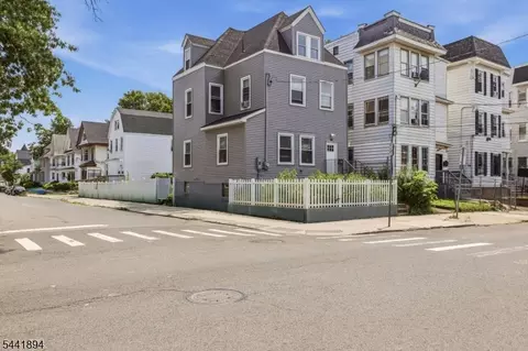 44 Fabyan Pl, Newark, NJ 07108