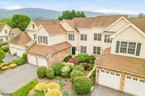 56 Briar Ct, Hamburg, NJ 07419