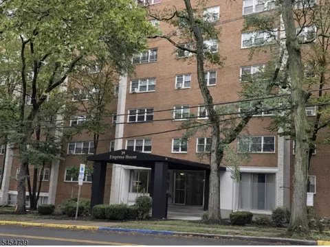39 E 39th St #M1, Paterson, NJ 07514