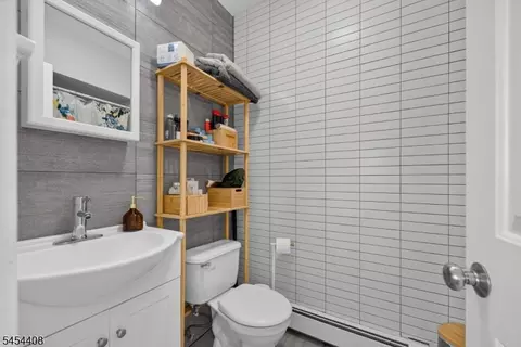 40-46 W 20th St #9, Bayonne, NJ 07002