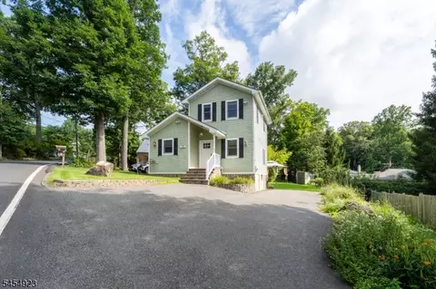 15 Northwestern Way, Hopatcong, NJ 07843