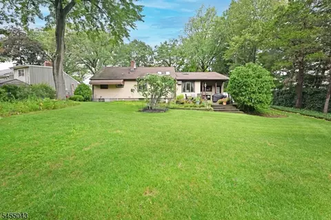 Exterior - 393 Gregory Rd, Paramus, NJ 07652 photo 3 of 6