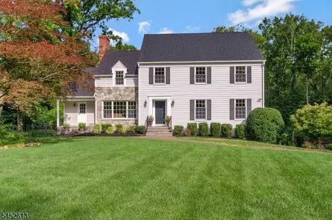 94 Sherwood Ln, Stirling, NJ 07980