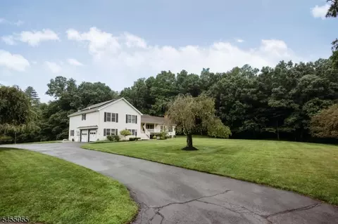 7 Twin Pond Rd, Montague, NJ 07827