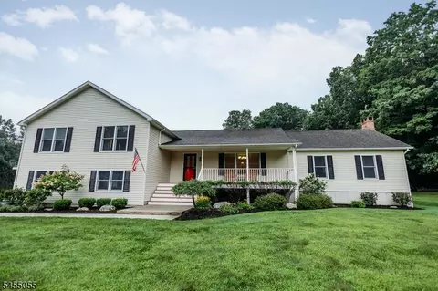 7 Twin Pond Rd, Montague, NJ 07827