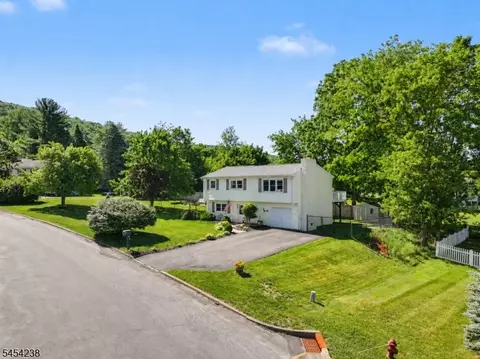 14 Bettino Dr, Ogdensburg, NJ 07439