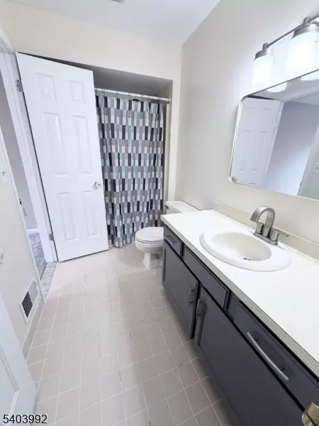 Bath - 86 Wilton Ave, Middlesex, NJ 08846 photo 2 of 3