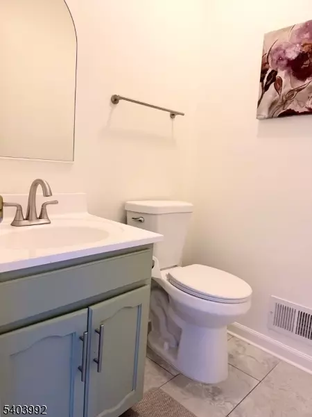 Bath - 86 Wilton Ave, Middlesex, NJ 08846 photo 1 of 3