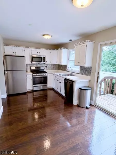 Kitchen - 86 Wilton Ave, Middlesex, NJ 08846 photo 1 of 3