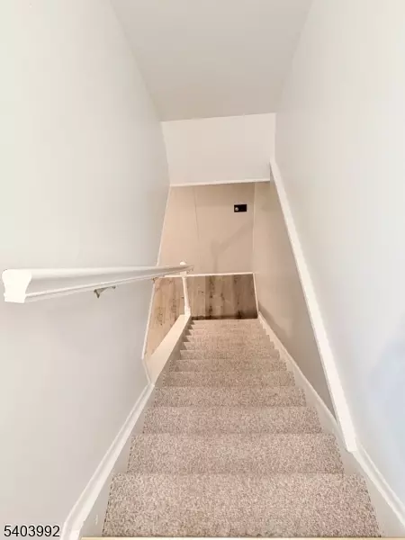 Entry Way - 86 Wilton Ave, Middlesex, NJ 08846 photo 1 of 2