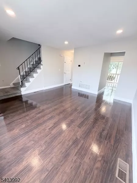 Living - 86 Wilton Ave, Middlesex, NJ 08846 photo 2 of 2