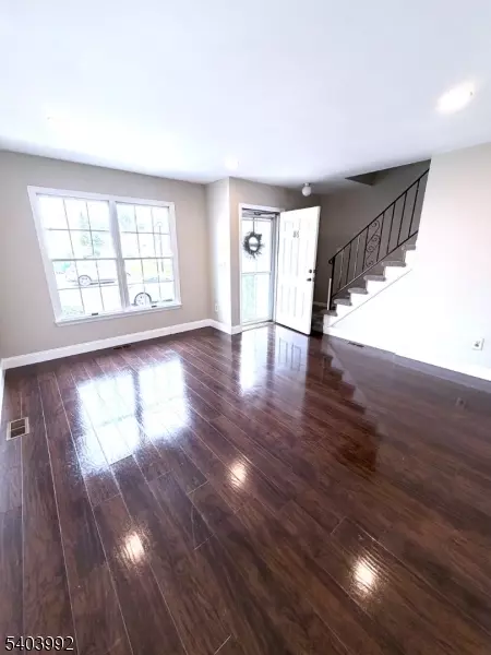 Living - 86 Wilton Ave, Middlesex, NJ 08846 photo 1 of 2