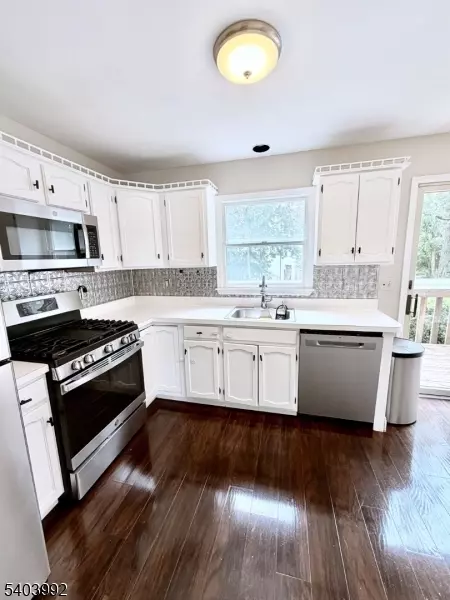 Kitchen - 86 Wilton Ave, Middlesex, NJ 08846 photo 3 of 3