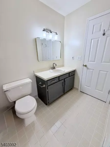 Bath - 86 Wilton Ave, Middlesex, NJ 08846 photo 3 of 3