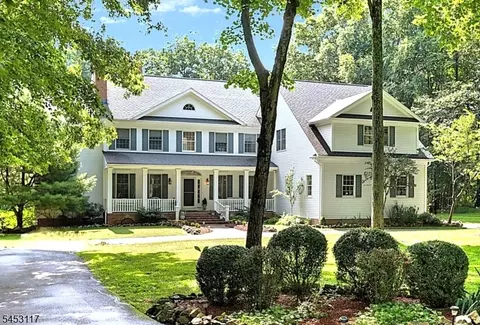 48 Ascot Dr, Long Valley, NJ 07853