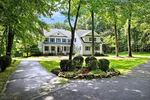 48 Ascot Dr, Long Valley, NJ 07853