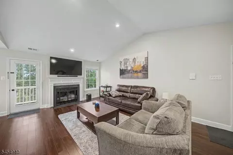 3 Juniper Ct #125, Clifton, NJ 07014