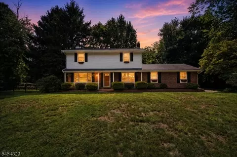 17 Wayside Ln, Lebanon, NJ 08833