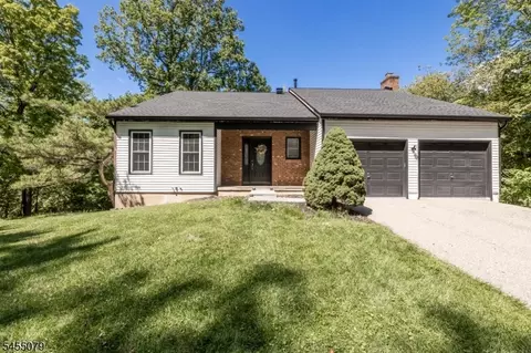 48 Sandpiper Dr, Hackettstown, NJ 07840