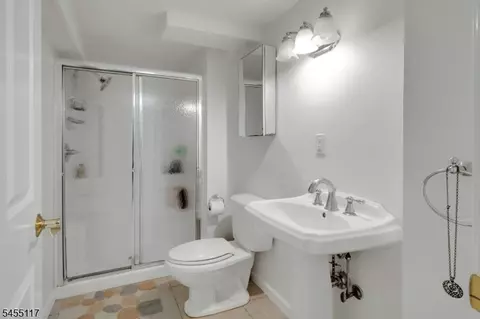 Bath - 259 Ashland Rd, Summit, NJ 07901 photo 3 of 3