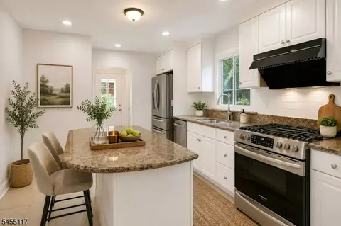 Kitchen - 259 Ashland Rd, Summit, NJ 07901 photo 2 of 2
