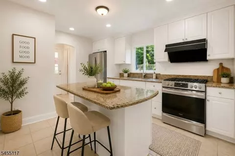 Kitchen - 259 Ashland Rd, Summit, NJ 07901 photo 1 of 2