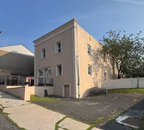 1433 68th St, North Bergen, NJ 07047