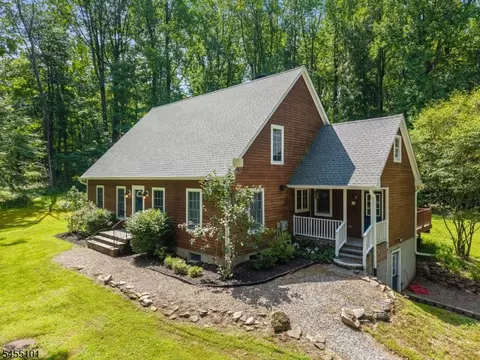 21 Finn Rd, Pittstown, NJ 08867
