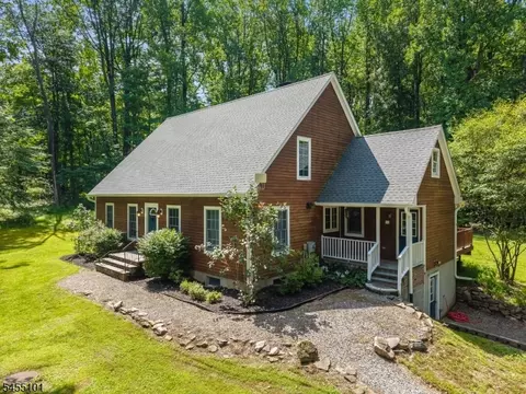 21 Finn Rd, Pittstown, NJ 08867