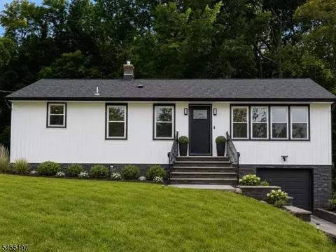 20 Manito Ave, Oakland, NJ 07436