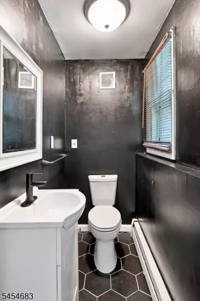 Bath - 20 Waterloo Rd, Stanhope, NJ 07874 photo 2 of 2