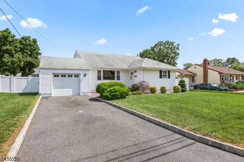 13 Briarwood Dr, Somerset, NJ 08873