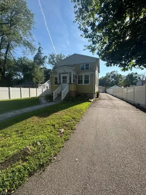 33 Harmon St, Lincoln Park, NJ 07035