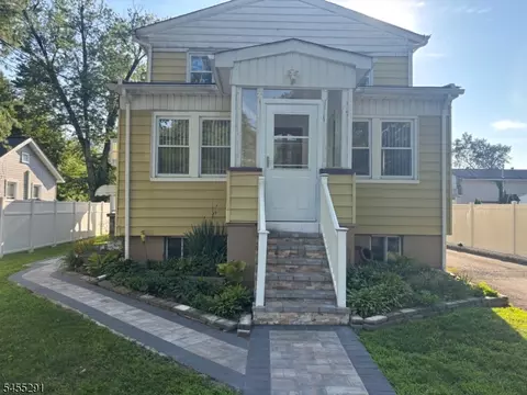33 Harmon St, Lincoln Park, NJ 07035