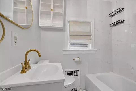 7 Laurel Pl, East Rutherford, NJ 07073