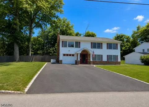 1 James Dr, Mount Arlington, NJ 07856