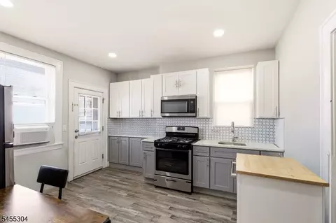27 Lindsley Pl, East Orange, NJ 07018