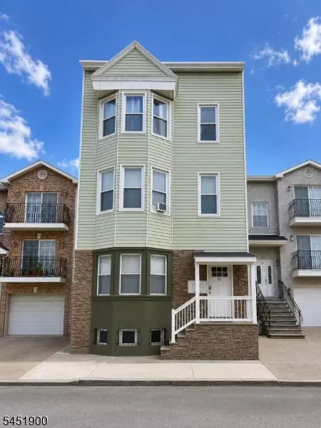 74 Chambers St #4, Newark, NJ 07105