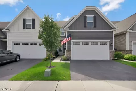 10 Red Shoulder Ln, Washington, NJ 07882