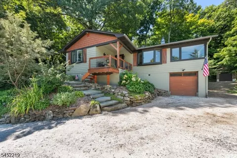 4 Glen Rd, Highland Lakes, NJ 07422