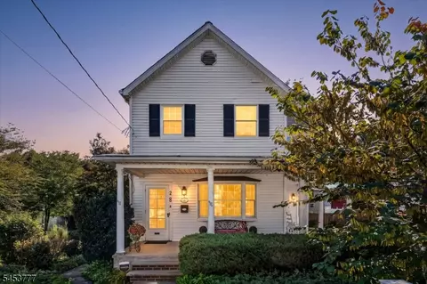 28 Leary Ave, Bloomingdale, NJ 07403
